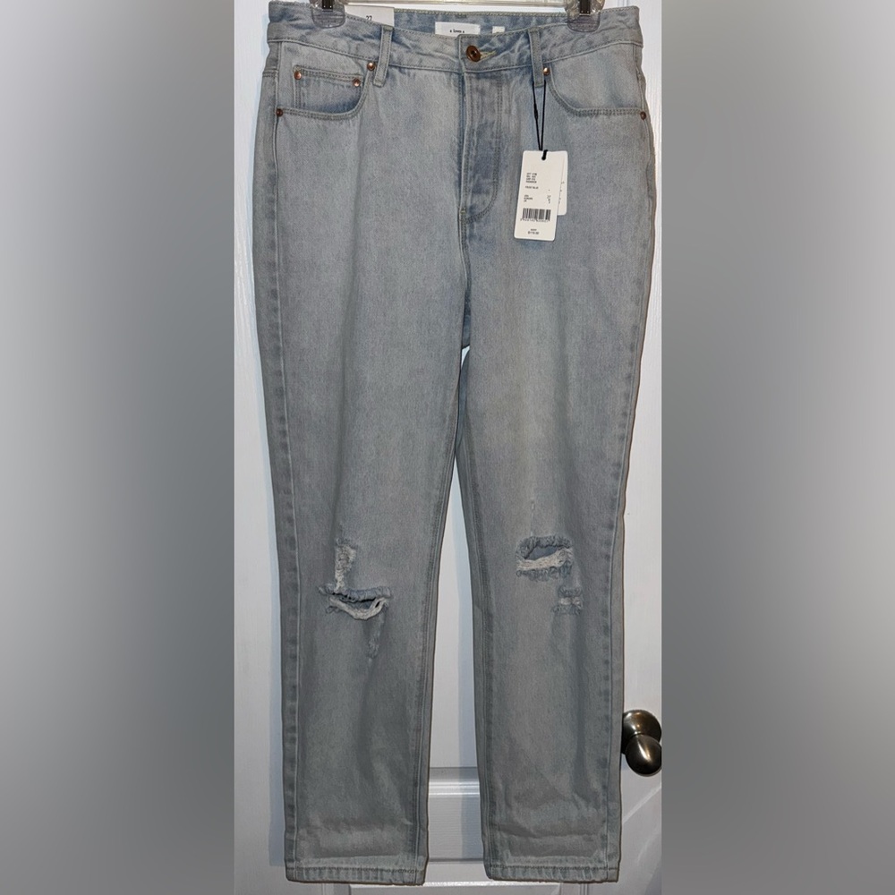 A Loves A High Rise Boyfriend Jeans Light Wash Distressed NWT Size 27